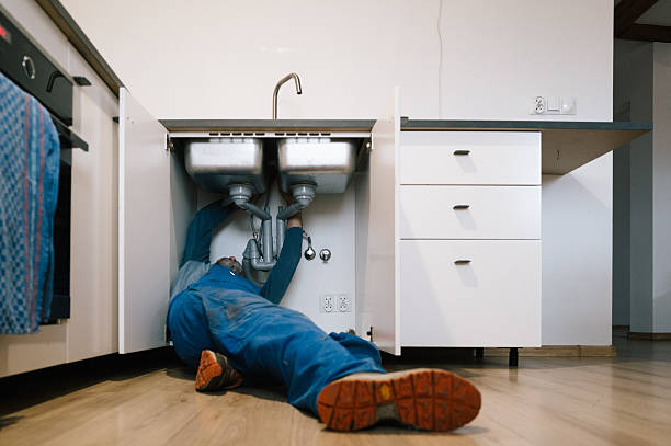 Professional Emergency Plumber technician working in Glenwood, WV